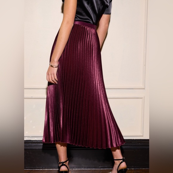 Red Satin Pleated Midi Skirt - Picture 9 of 10